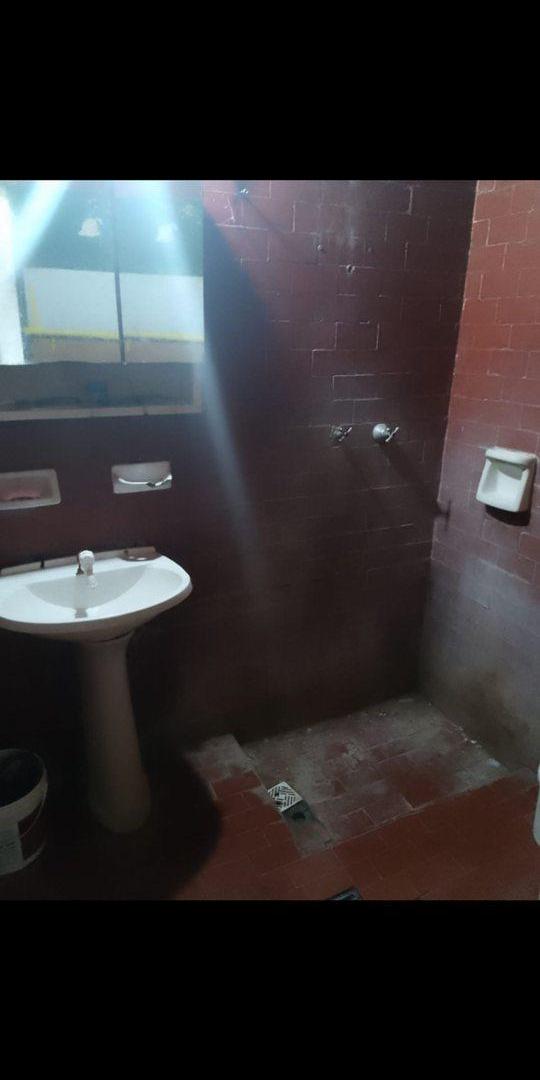 Foto de CASA CON GRAN TERRENO Y DEPOSITO A REFACCIONAR, imagen 4