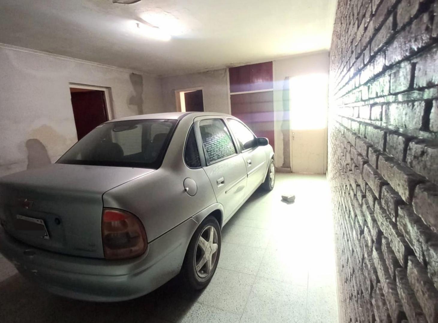 Foto de CASA EN VENTA DE 6 AMBIENTES PARA FLIPPING, imagen 2