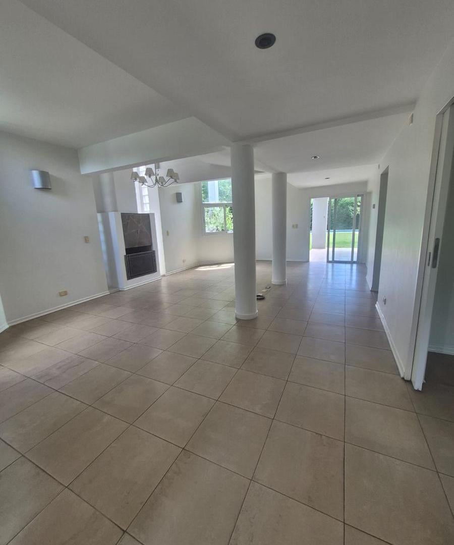 Foto de VENTA DE CASA 4 DORM Y ESCRITORIO - BARRIO PRIVADO VILLA OLIVOS, GARIN, ESCOBAR, imagen 3