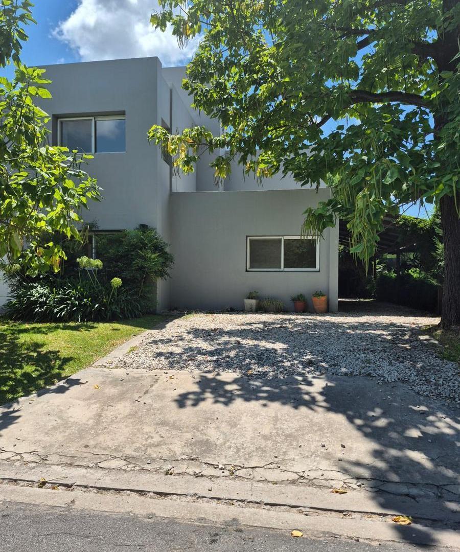 Foto de VENTA DE CASA 4 DORM Y ESCRITORIO - BARRIO PRIVADO VILLA OLIVOS, GARIN, ESCOBAR, imagen 2