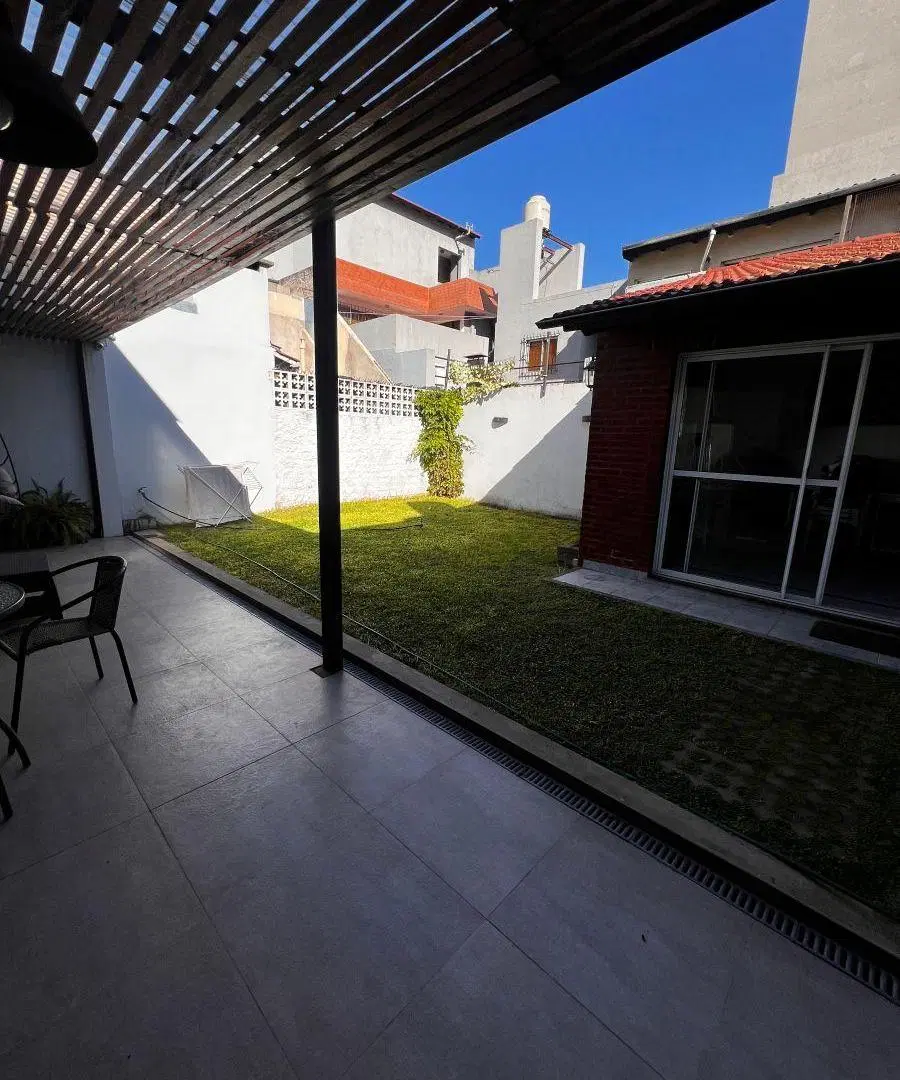 Hermoso chalet 5 ambientes Lanusita 1