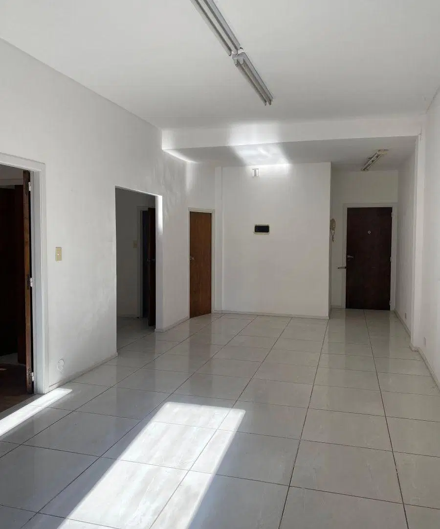 ¡Excelente Oficina de 70 m²! Contrafrente Muy Luminoso | Ubicación Estratégica 4