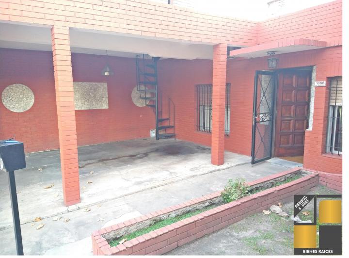 CASA 3 AMBIENTES A MTS. DE AV. RIVADAVIA !!! 4