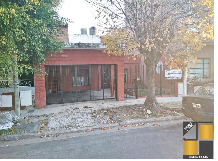 CASA 3 AMBIENTES A MTS. DE AV. RIVADAVIA !!! 1