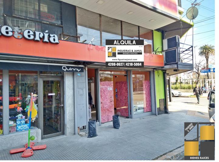 AMPLIO LOCAL COMERCIAL SOBRE AV. J.D. PERON !!! 2