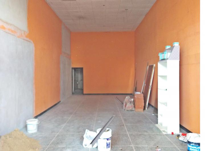 AMPLIO LOCAL COMERCIAL SOBRE AV. J.D. PERON !!! 3