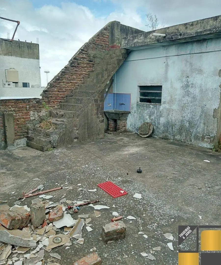 GALPON DE 360 M2 CON VIVIENDA EN PLANTA ALTA !!! 5