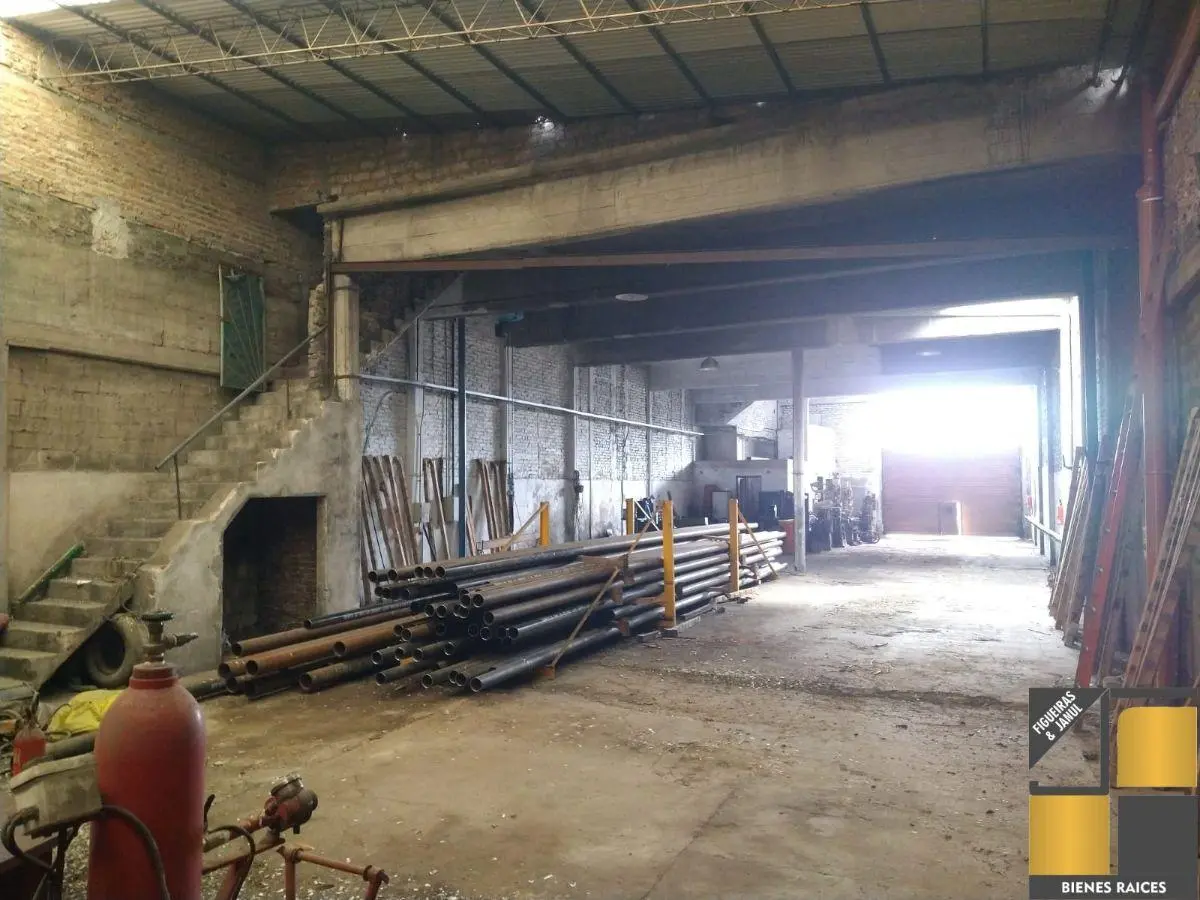 GALPON DE 360 M2 CON VIVIENDA EN PLANTA ALTA !!! 2