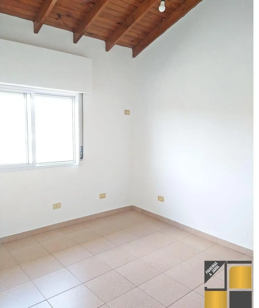 DEPARTAMENTO DE 3 AMBIENTES AL FRENTE CON BALCÓN Y PATIO SOBRE AVENIDA RIVADAVIA 3