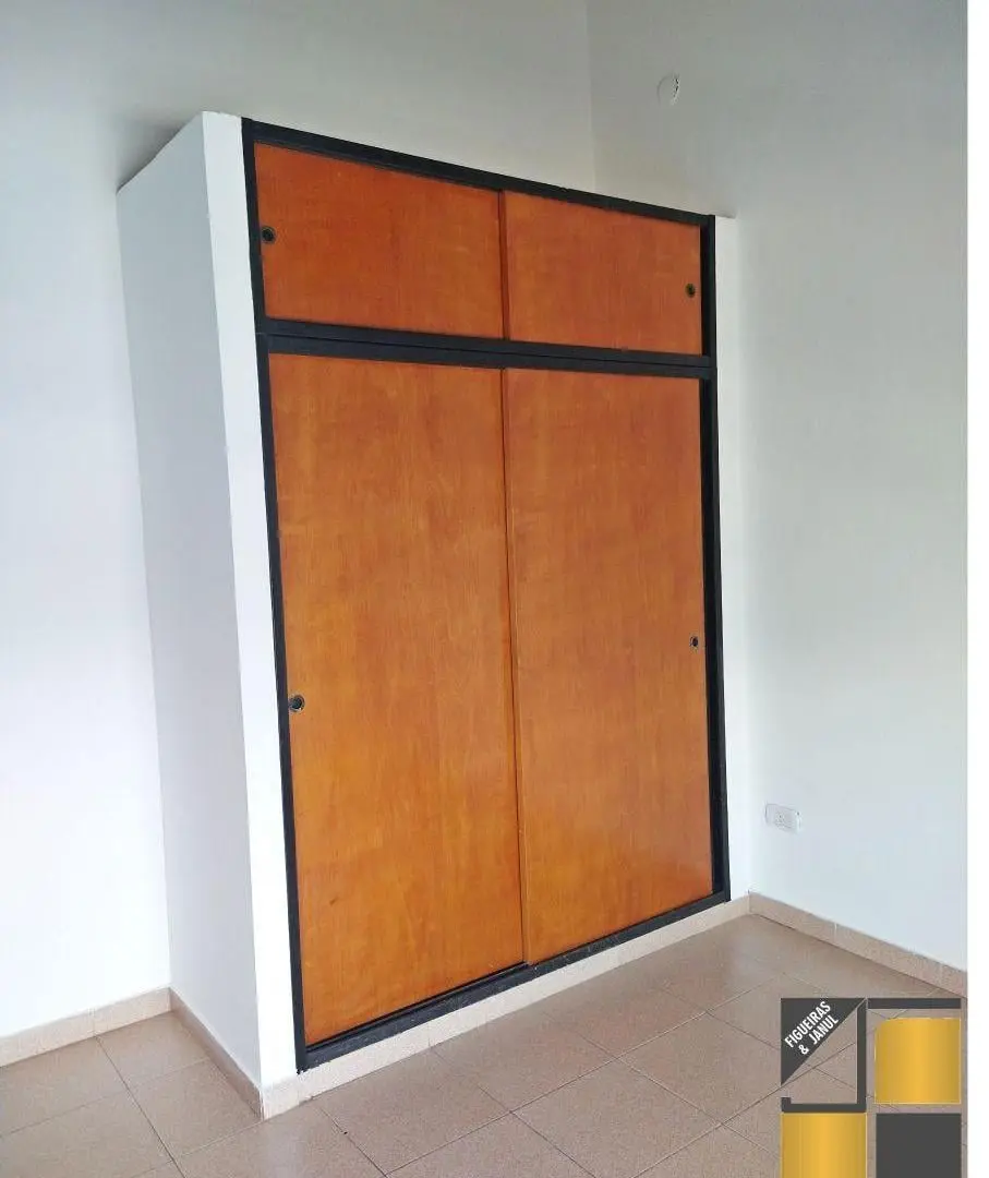 DEPARTAMENTO DE 3 AMBIENTES AL FRENTE CON BALCÓN Y PATIO SOBRE AVENIDA RIVADAVIA 2