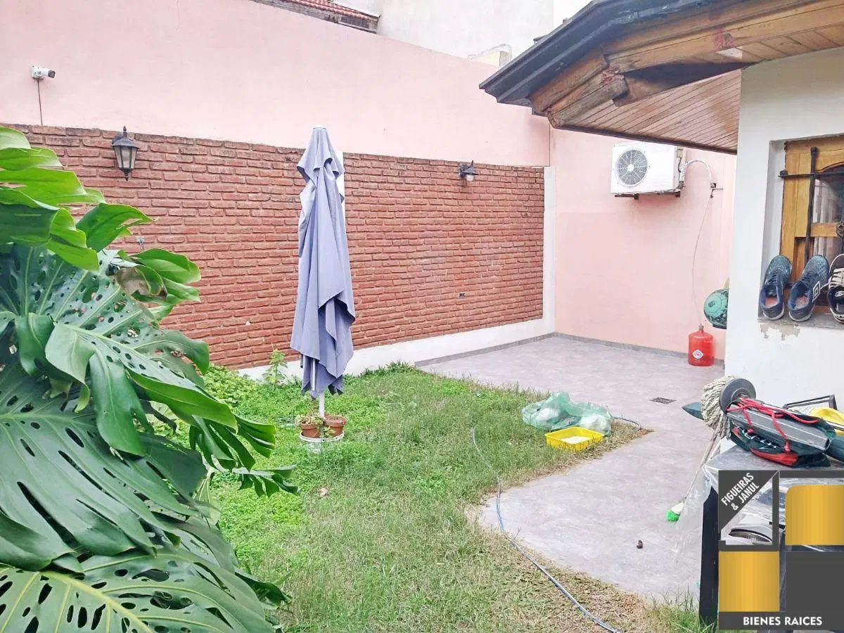 CASA 4 AMBIENTES EN DOS PLANTAS EN EL CENTRO DE VALENTIN ALSINA!! 5