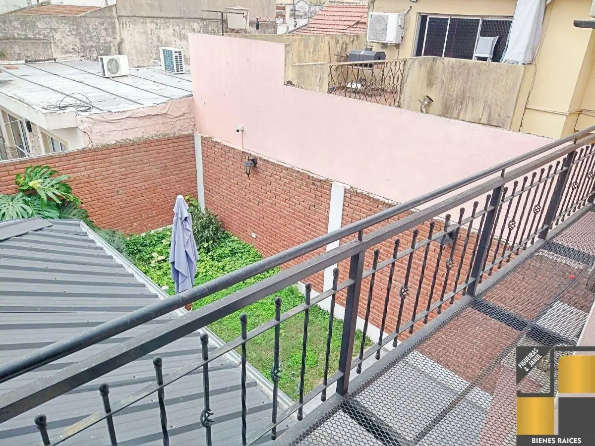 CASA 4 AMBIENTES EN DOS PLANTAS EN EL CENTRO DE VALENTIN ALSINA!! 2