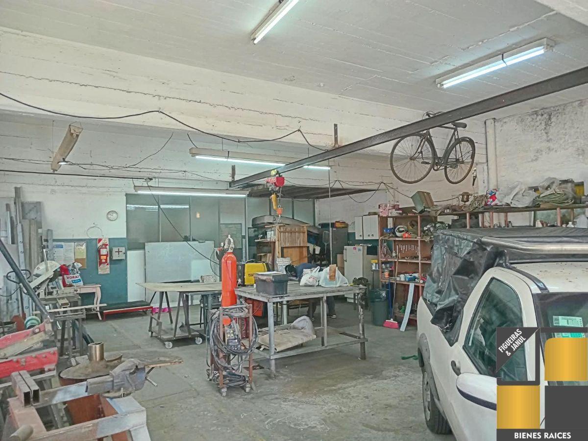 Foto de GALPON CON VIVIENDA EN EL CENTRO DE VALENTIN ALSINA!!, imagen 4