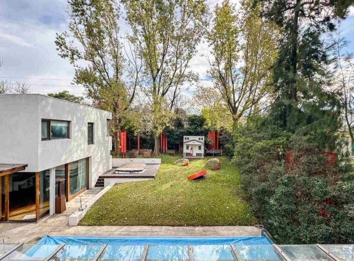 ALQUILER CASA  5 AMBIENTES  B. C. LA COLINA 3