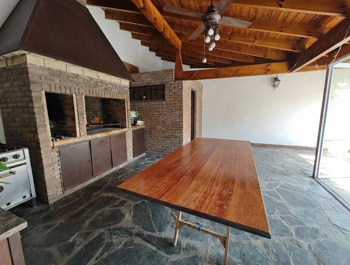 Foto de Martinez venta casa 4 ambientes pileta quincho 2 cocheras, imagen 4