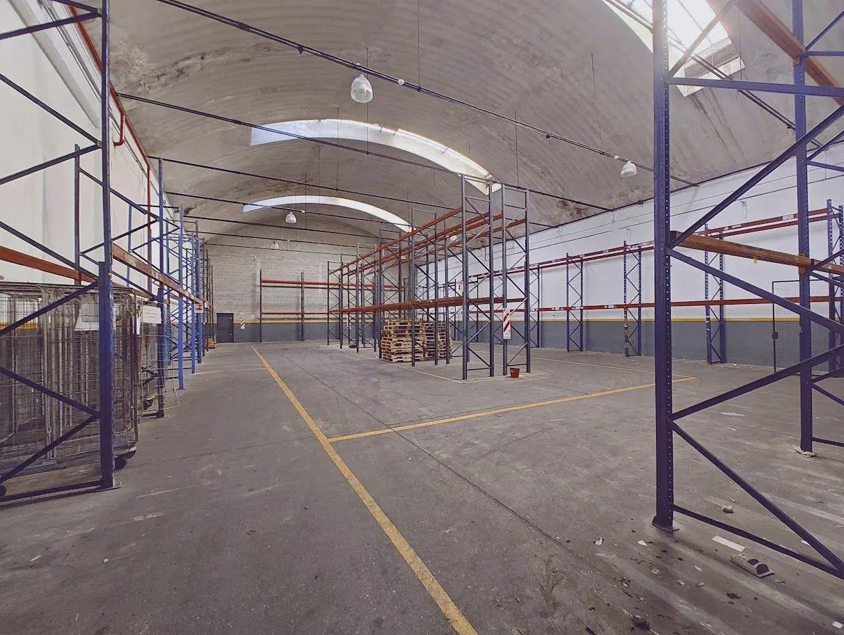 ALQUILER DEPOSITO INDUSTRIAL 3011 M2 CON SEGURIDAD OLIVOS SOBRE PANAMERICANA 4