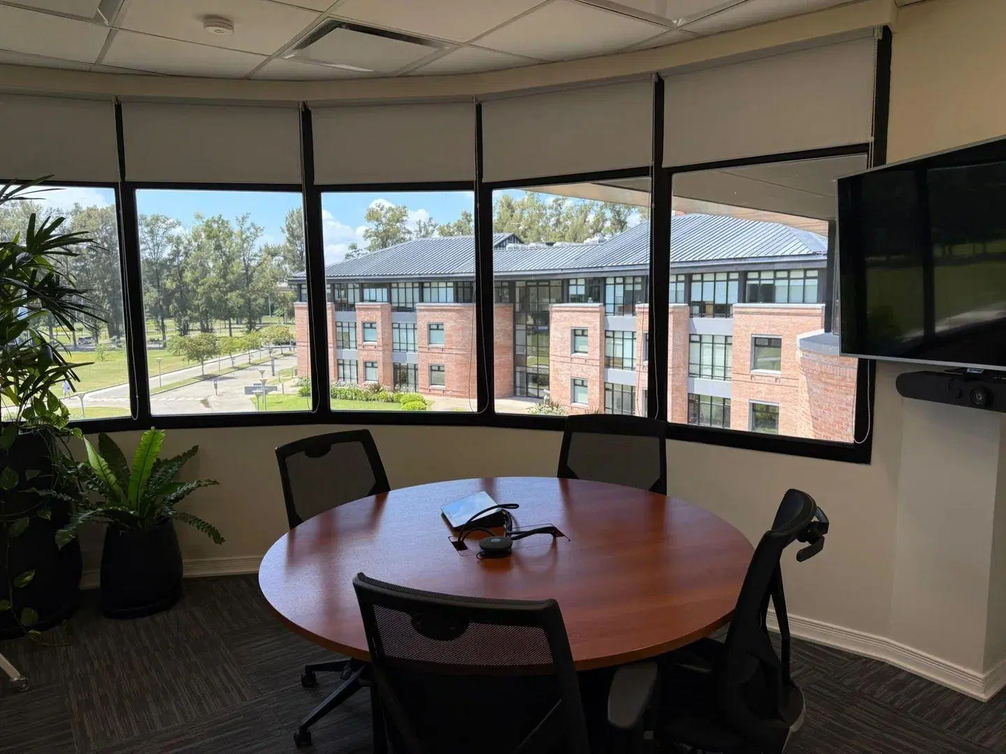 Alquiler oficina 420m2 Edificio INSIGNIA M4 en Parque Empresarial Austral, Pilar 8