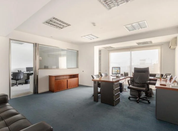 Exc oficina sobre Pellegrini, vista única y doble terraza! POSIB TRANSF EN VIVIENDA 1