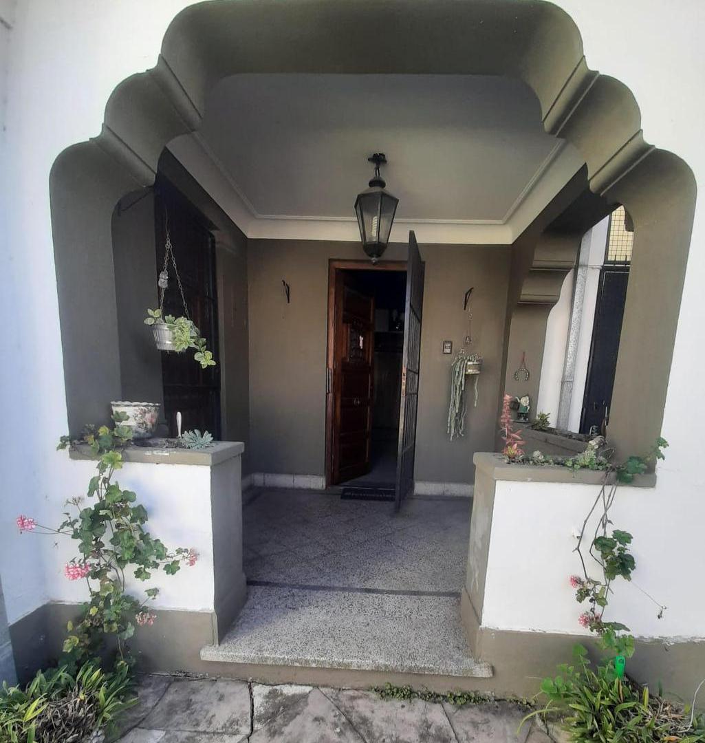 Casa en  Hurlingham Centro - Múltiples Usos - IMPERDIBLE