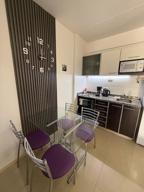 Foto de MONO AMOBLADO Y EQUIPADO CON BALCON MONSERRAT - SAN TELMO - DISP, imagen 3