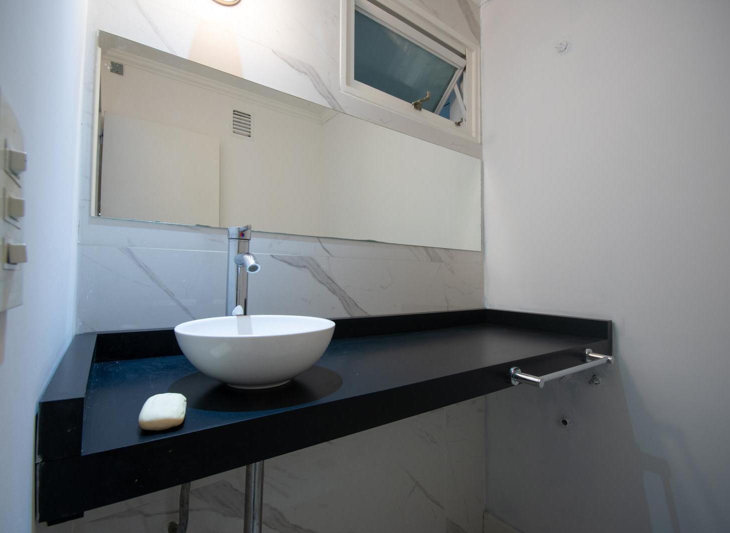 Foto de VENTA 3 privados, dependencias y balcon - Apto Viv/Prof - A RECICLAR, imagen 5