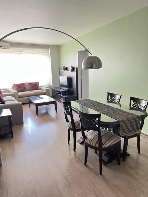 Foto de PISO ALTO RECOLETA - VISTA ABIERTA - DOS DORMITORIOS Y DOS BAÑOS, imagen 2