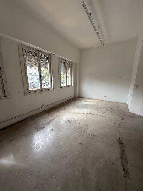 Foto de OFICINA COMERCIAL EN PRIMER PISO POR ESCALERA - PATIO - RETIRO - POSIB, imagen 5