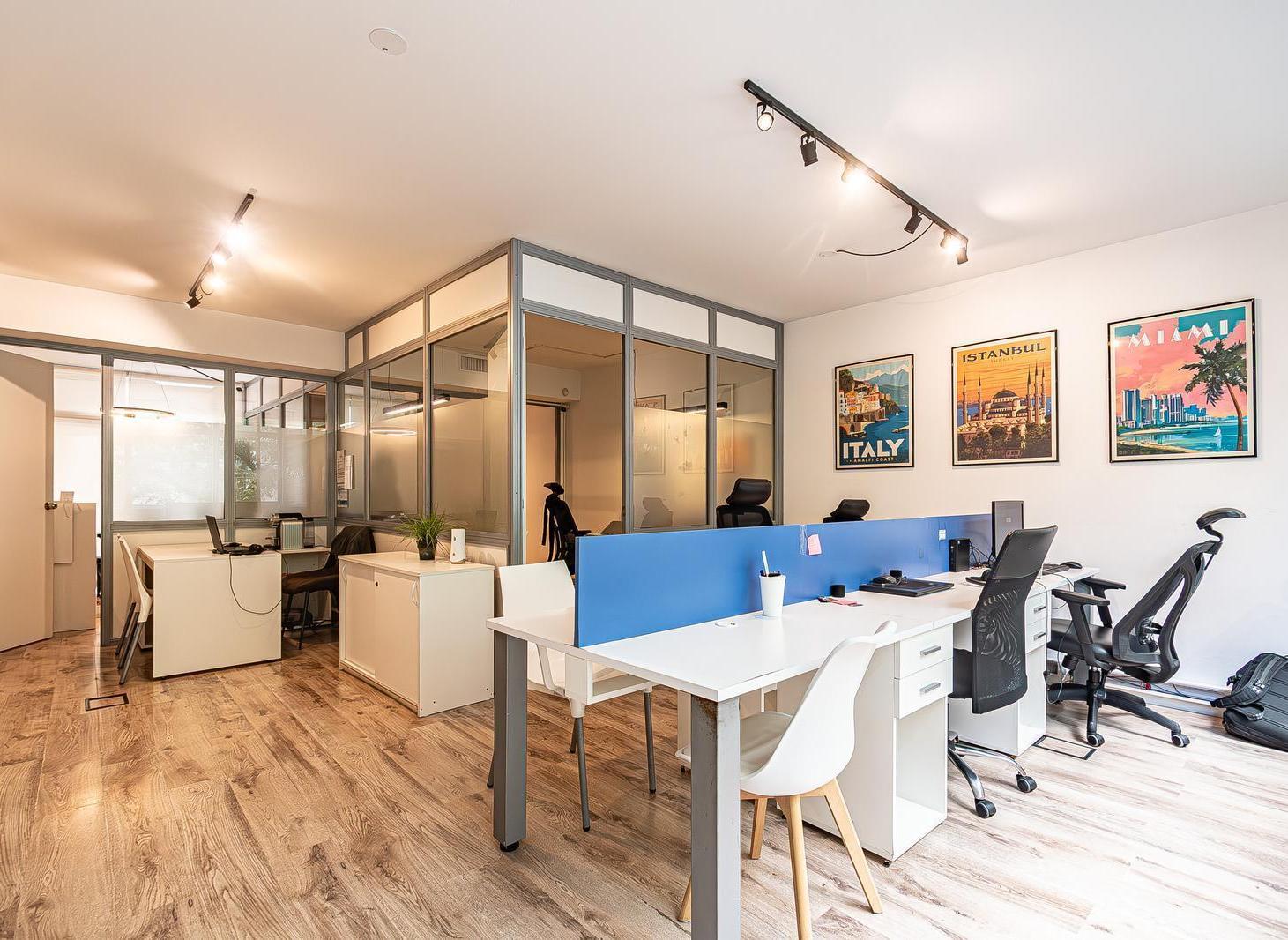 EXCLUSIVA OFICINA / ESTUDIO PROFESIONAL EN LAS CAÑITAS CON PATIO – ESLOVENIA 1961 - APTO CREDITO