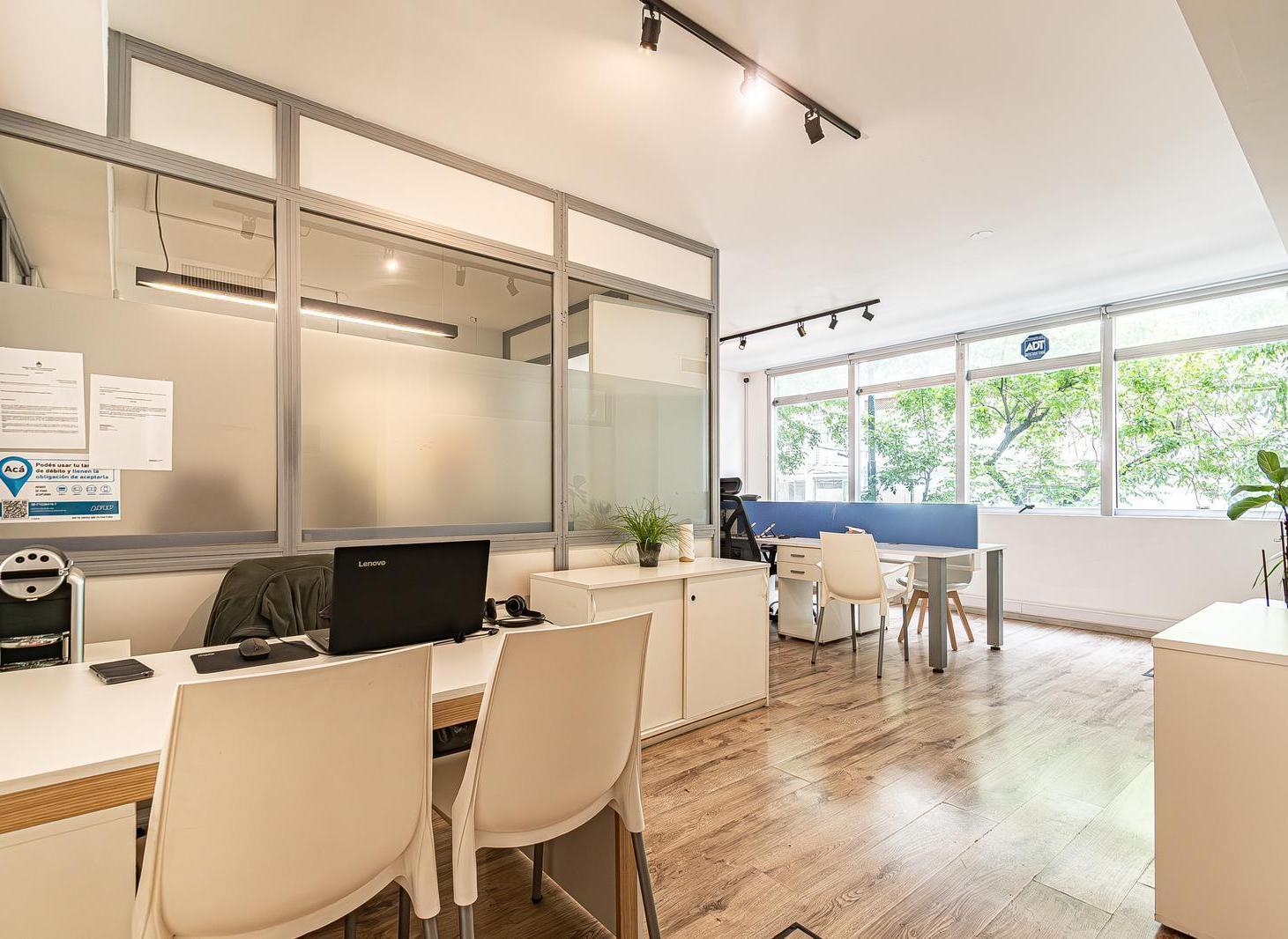 Foto de EXCLUSIVA OFICINA / ESTUDIO PROFESIONAL EN LAS CAÑITAS CON PATIO, imagen 2