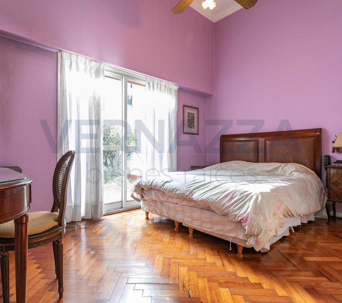 Impecable y Luminosa Casa de Estilo Único en Caballito 4