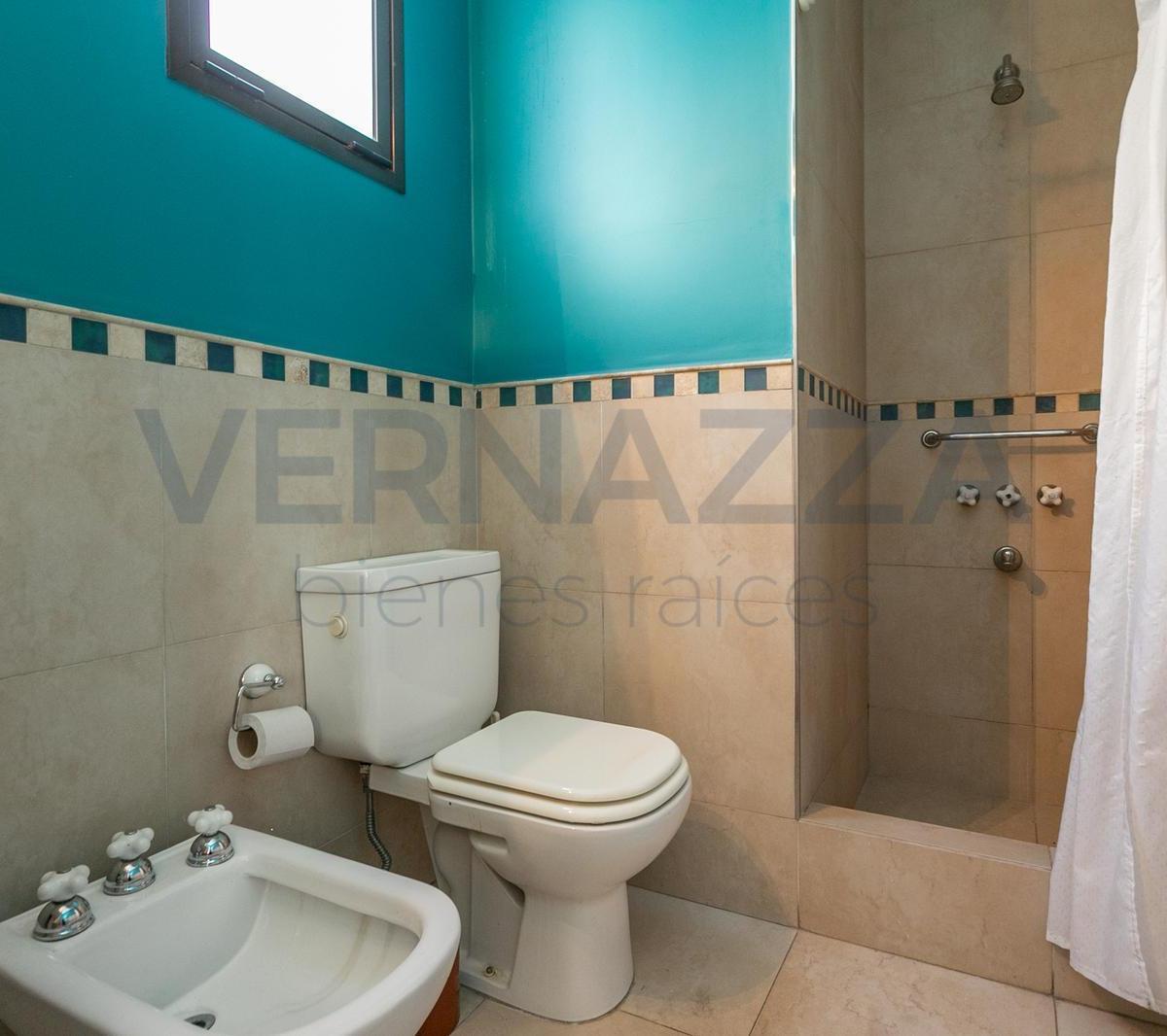 Impecable y Luminosa Casa de Estilo Único en Caballito 5