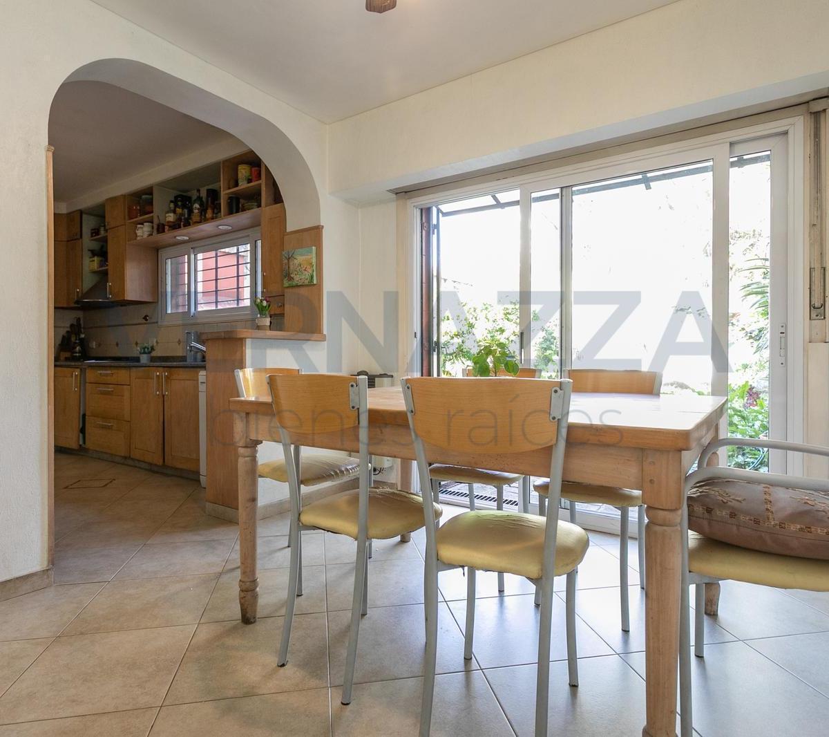Impecable y Luminosa Casa de Estilo Único en Caballito 5