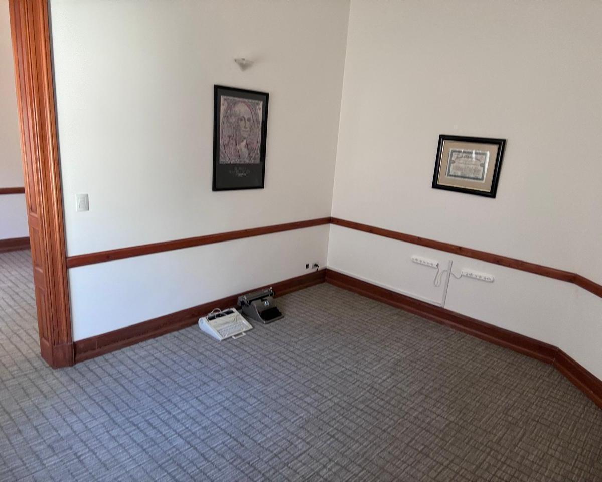Oportunidad! Impecable y Luminosa Oficina en Sarmiento Al 300 2