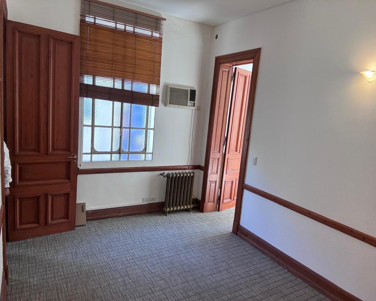 Oportunidad! Impecable y Luminosa Oficina en Sarmiento Al 300 5