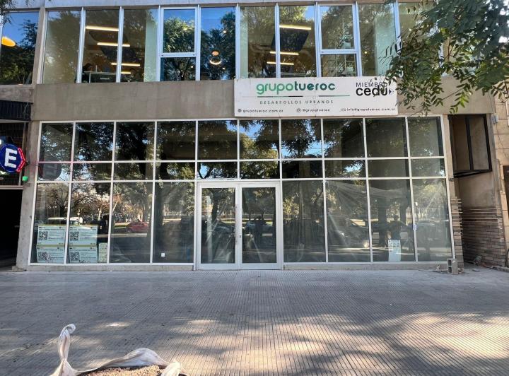 Imponente local comercial apto gastronómico en Parque Patricios. 4