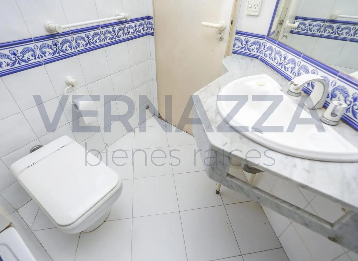 Sin muebles - Alquiler Dúplex 3 ambientes con terraza y cochera frente a Plaza Libertad 5