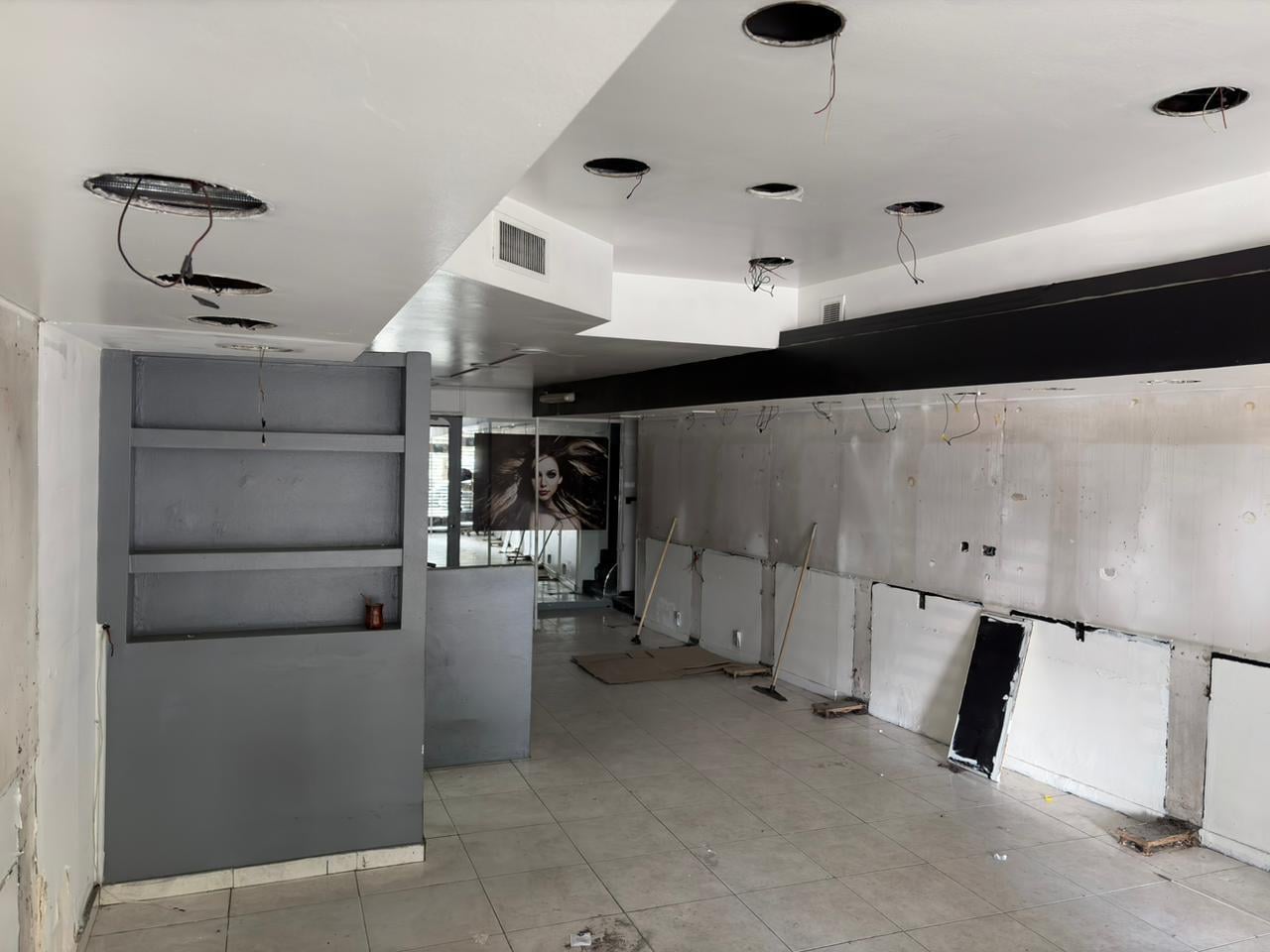 Local comercial sobre Av. Rivadavia, Primera Junta