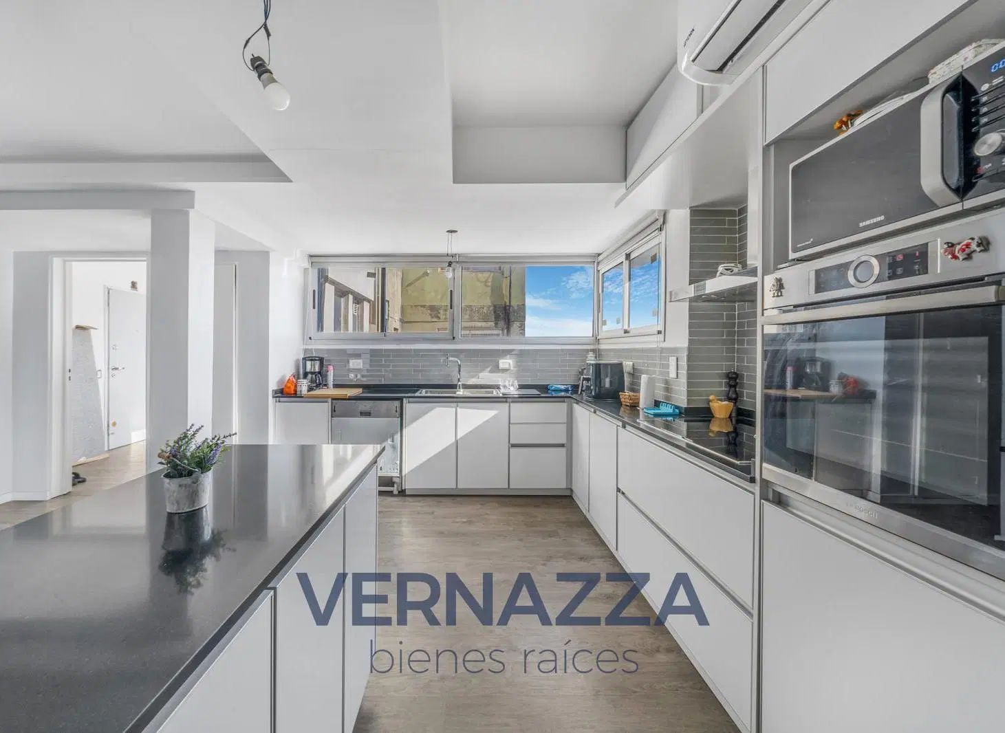APTO CREDITO! Exclusivo triplex de 4 Ambientes con parrilla y terraza propia 4