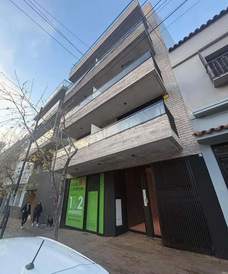 Local comercial sobre Av. Rivadavia, Primera Junta 3