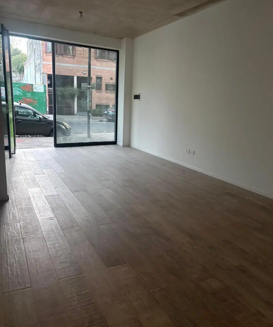 Local comercial sobre Av. Rivadavia, Primera Junta 5