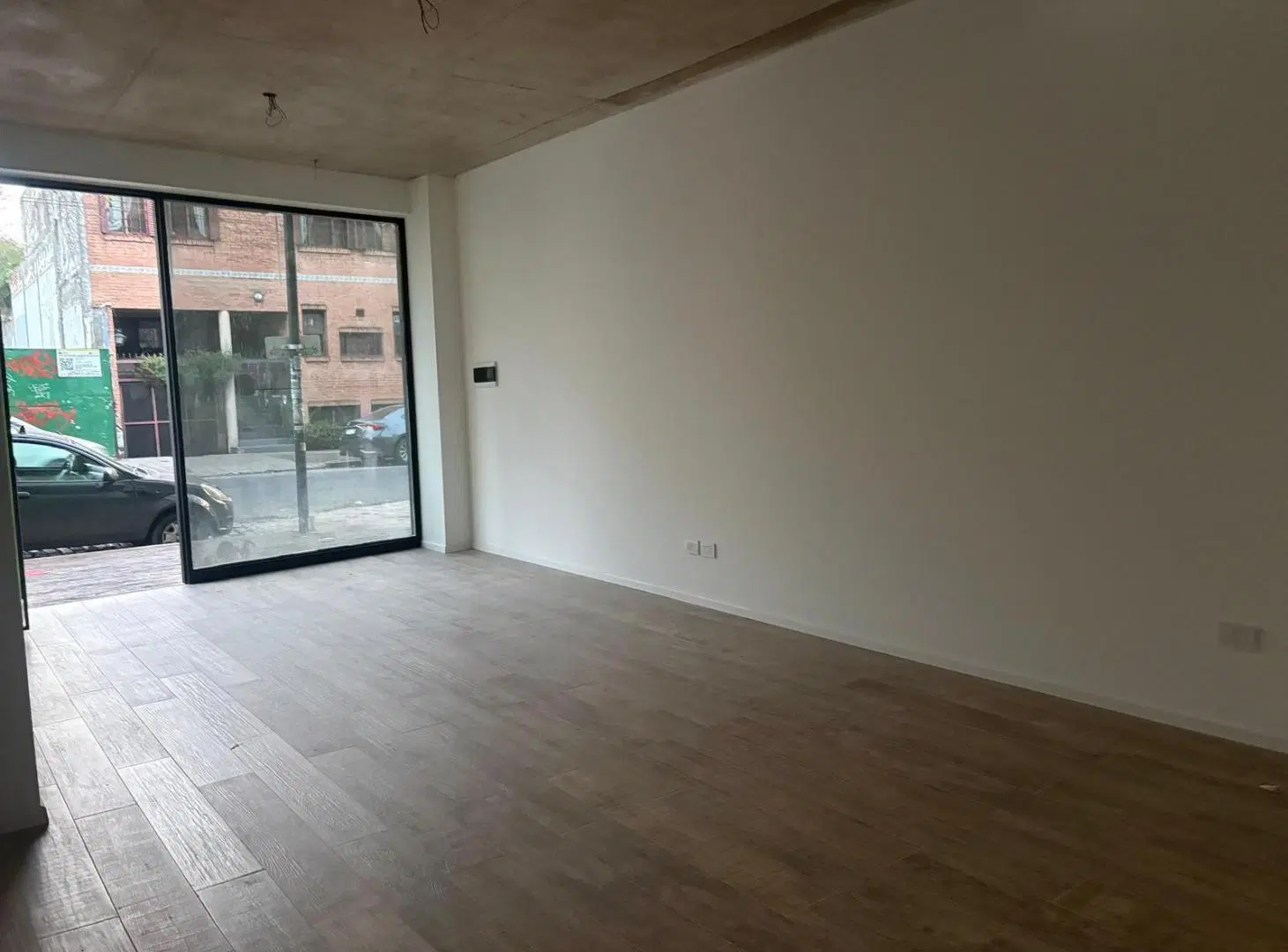 Local comercial sobre Av. Rivadavia, Primera Junta 2