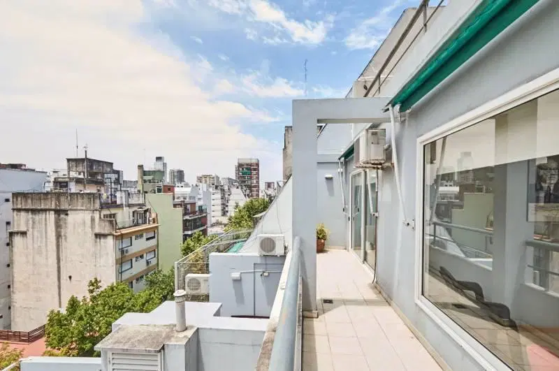Impecable 3 ambientes con parrilla y balcón aterrazado en pleno Caballito 8