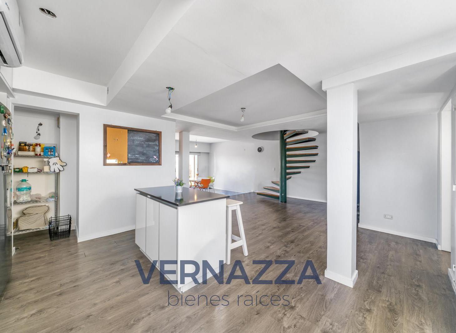 Foto de APTO CREDITO! Exclusivo triplex de 4 Ambientes con parrilla y terraza, imagen 2
