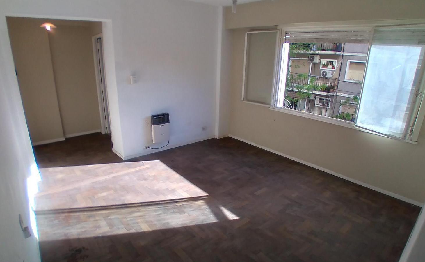 Foto de APTO CRÉDITO! Luminoso 3 ambientes con balcón y cocina independiente, imagen 2