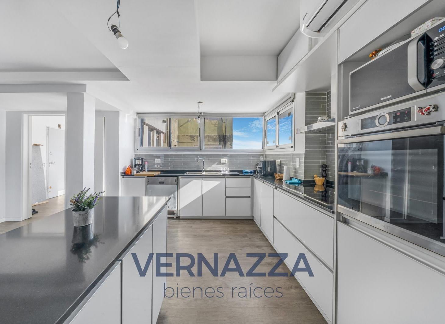 Foto de APTO CREDITO! Exclusivo triplex de 4 Ambientes con parrilla y terraza, imagen 1