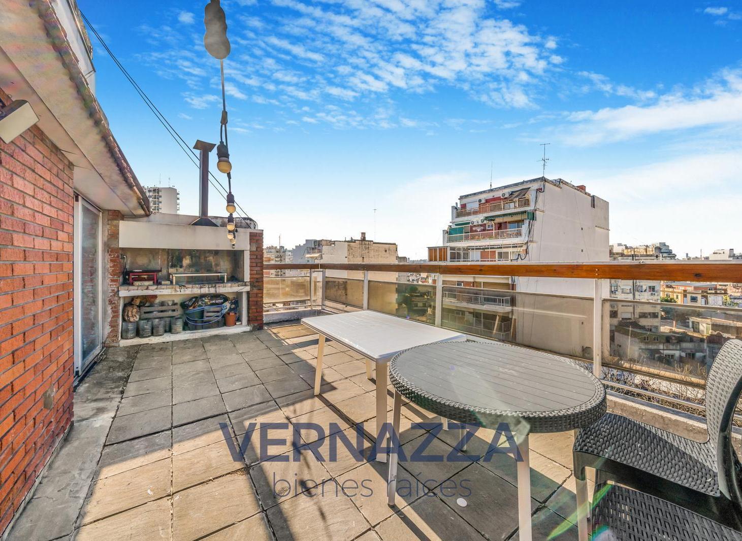 Foto de APTO CREDITO! Exclusivo triplex de 4 Ambientes con parrilla y terraza, imagen 2