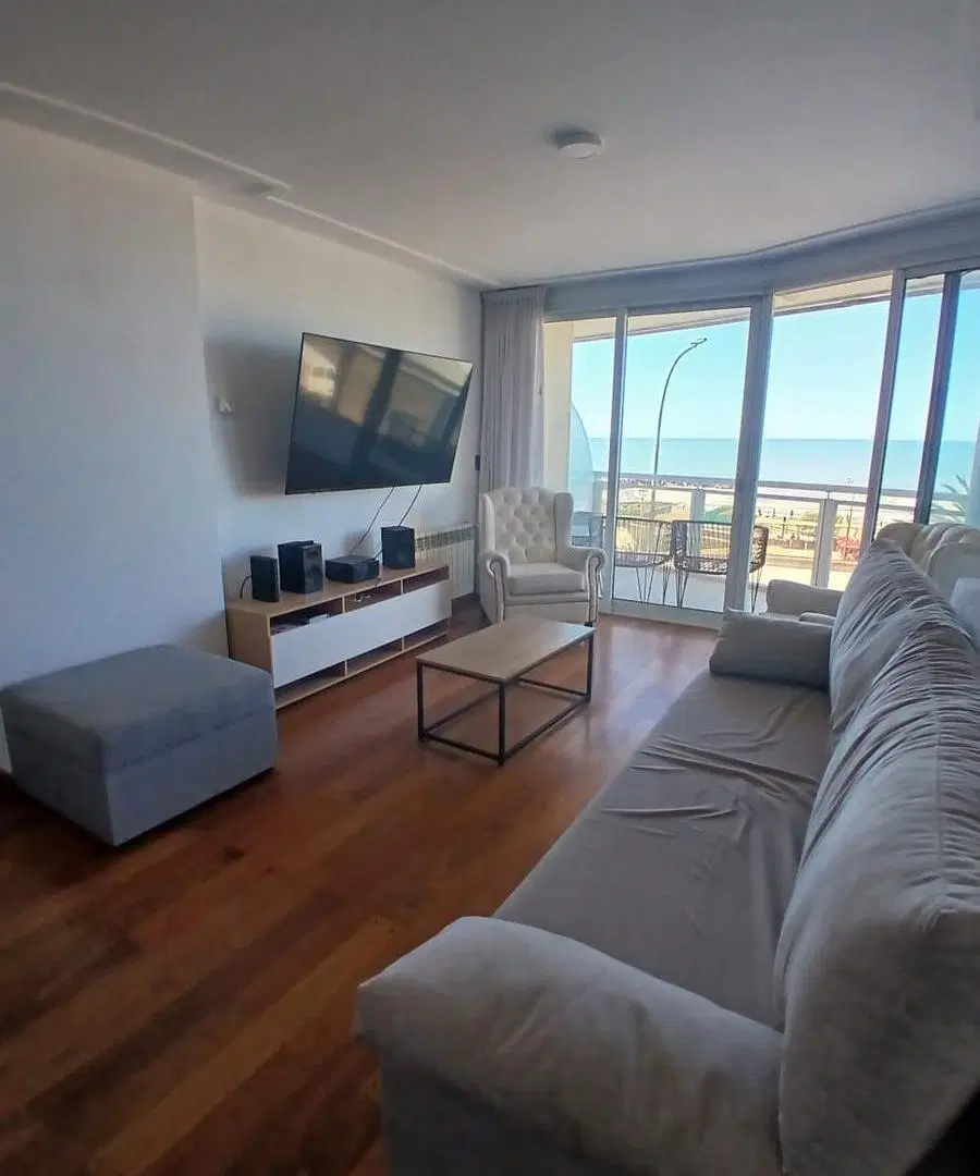 Departamento 3 Ambientes con cochera frente al mar 4