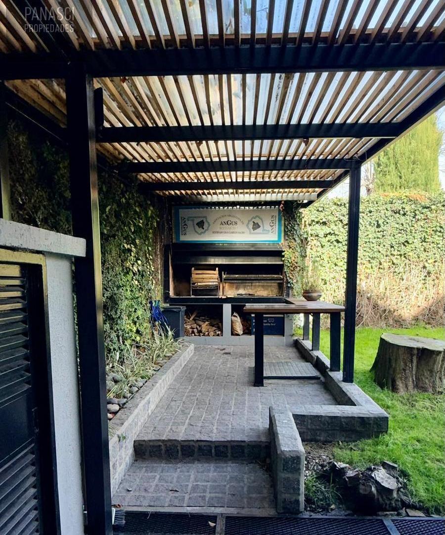 Foto de Venta Chalet en barrio Chauvin-Los Troncos, imagen 3