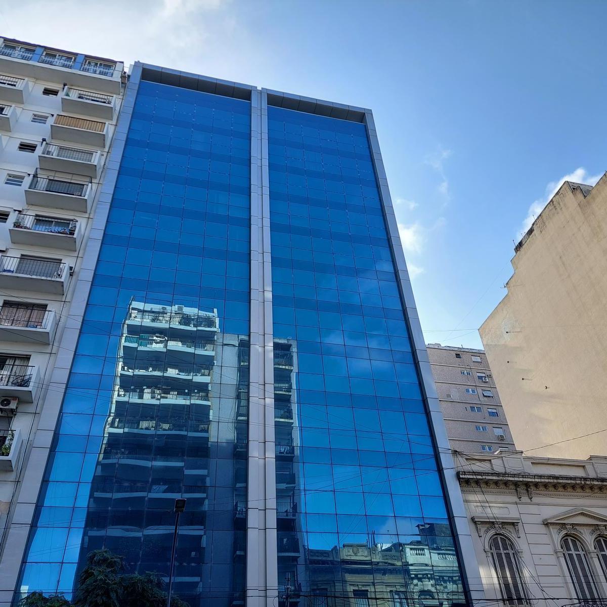 Edificio de oficinas en excelente estado