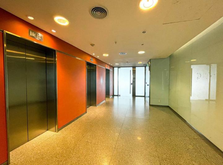 Foto de Oficina en Alquiler y Venta con Vista al Río - Bouchard Plaza, imagen 2
